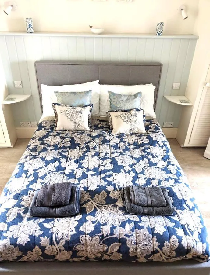 Beautiful One Bedroom Apartment With Parking Exeter